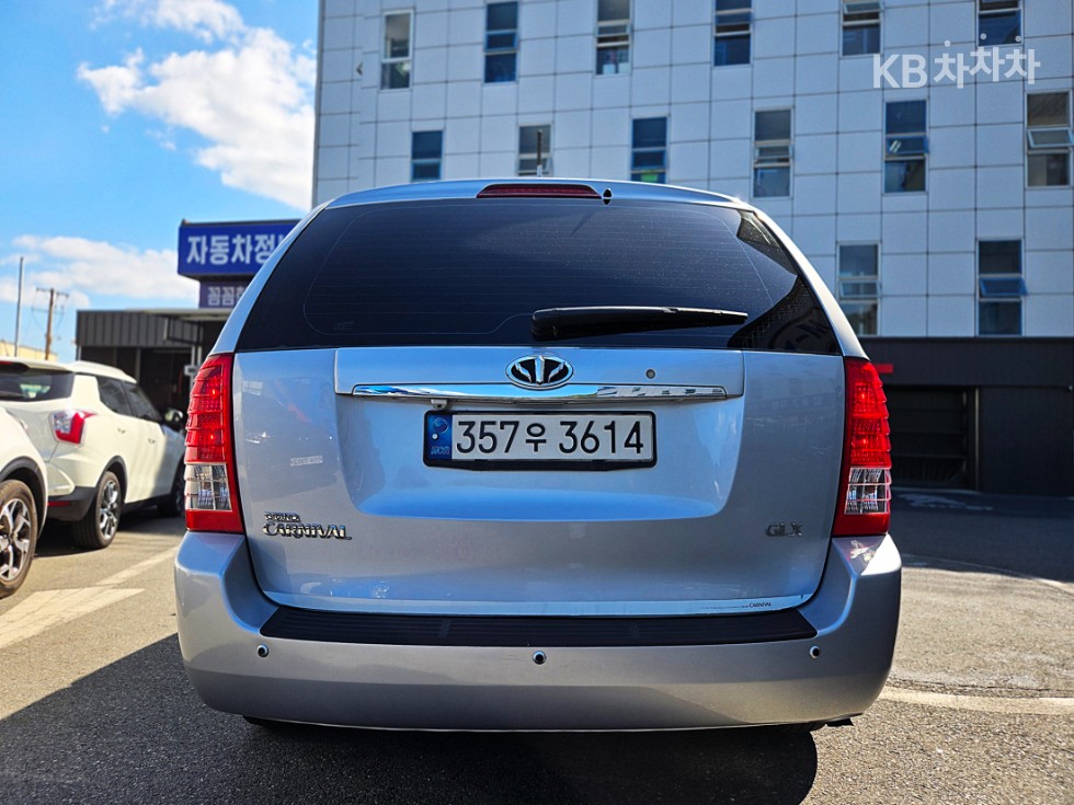 Kia Carnival — miniaturë 4