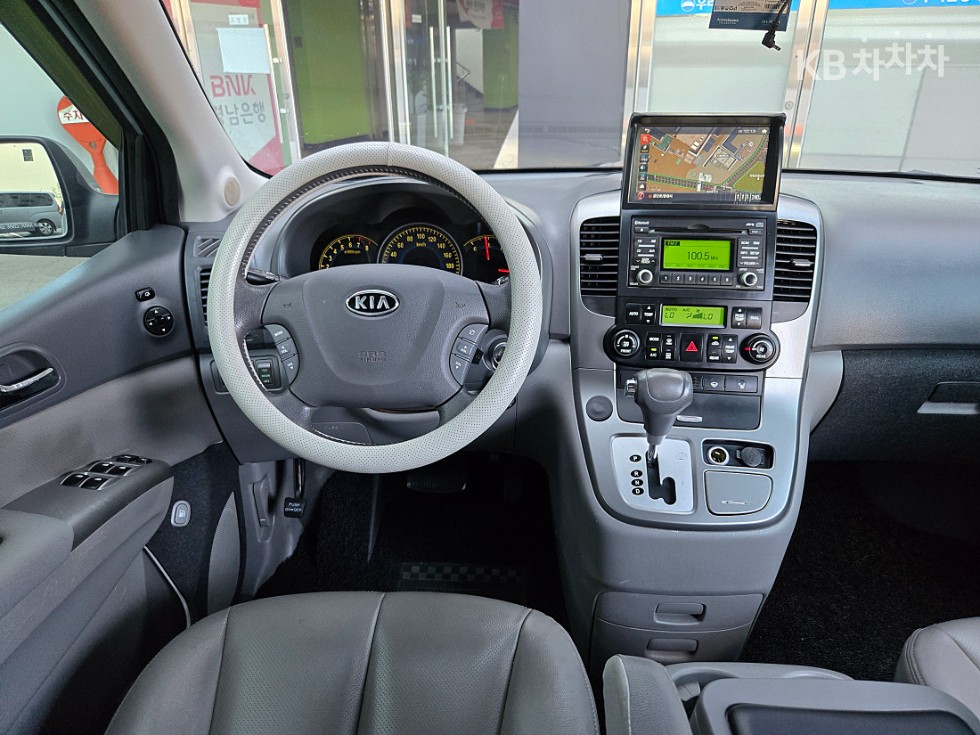 Kia Carnival — miniaturë 8