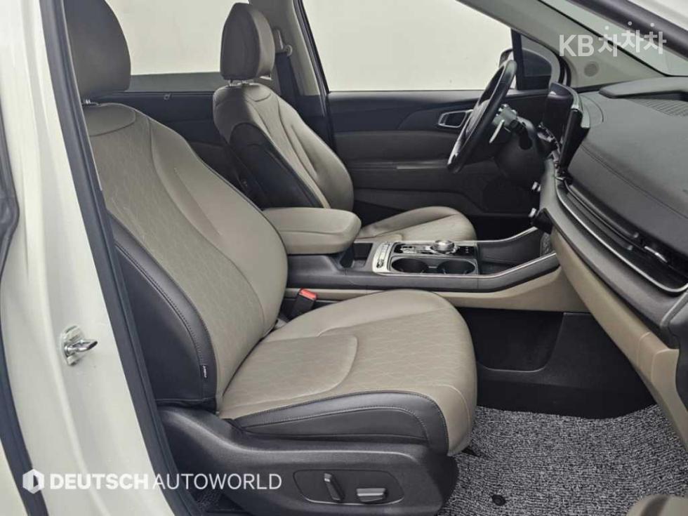 Kia Carnival — miniaturë 10