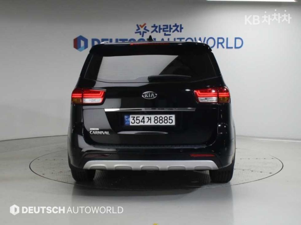Kia Carnival — miniaturë 4
