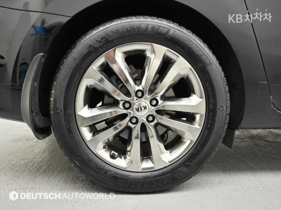 Kia Carnival — miniaturë 5
