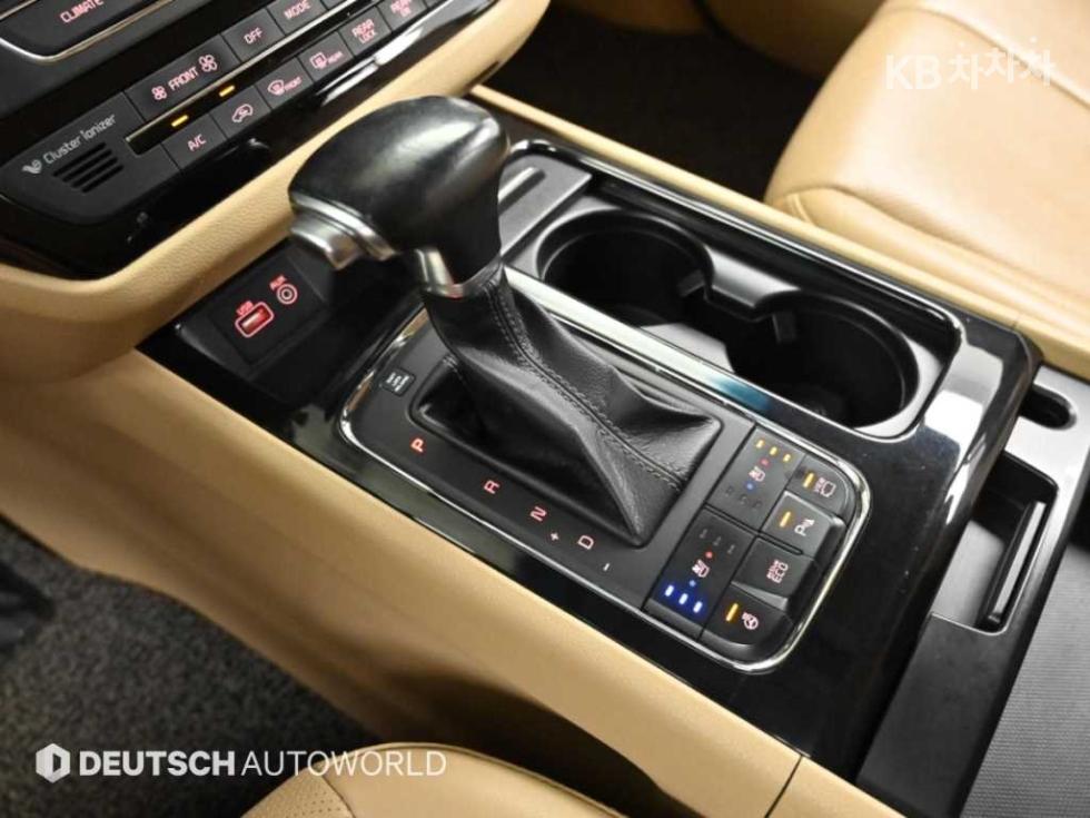 Kia Carnival — miniaturë 9