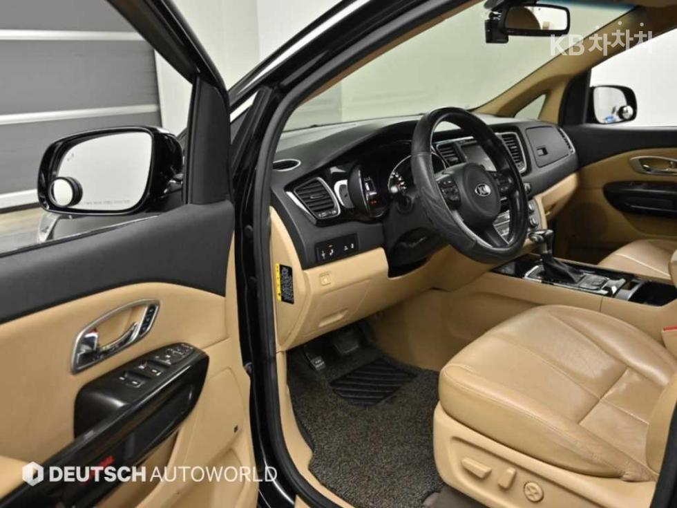 Kia Carnival — miniaturë 11