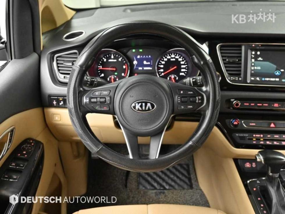 Kia Carnival — miniaturë 13