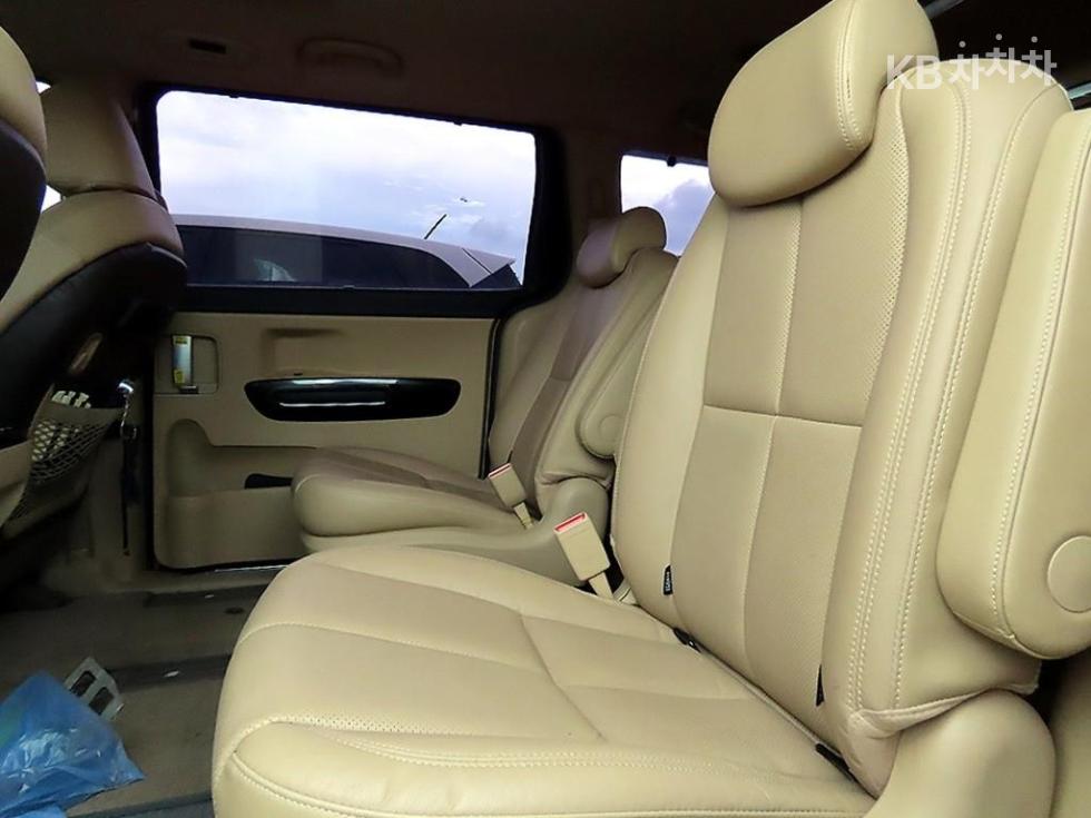 Kia Carnival — miniaturë 6