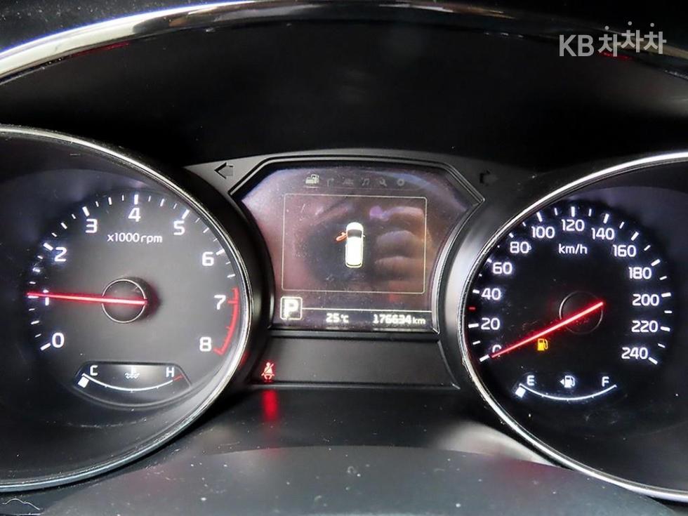 Kia Carnival — miniaturë 8