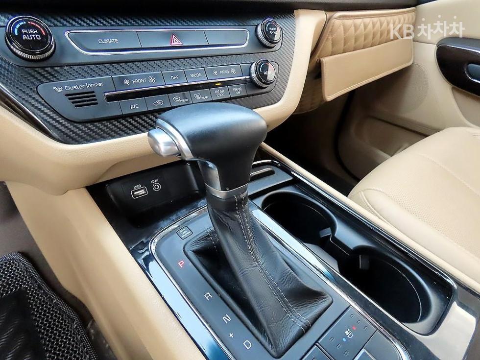 Kia Carnival — miniaturë 11