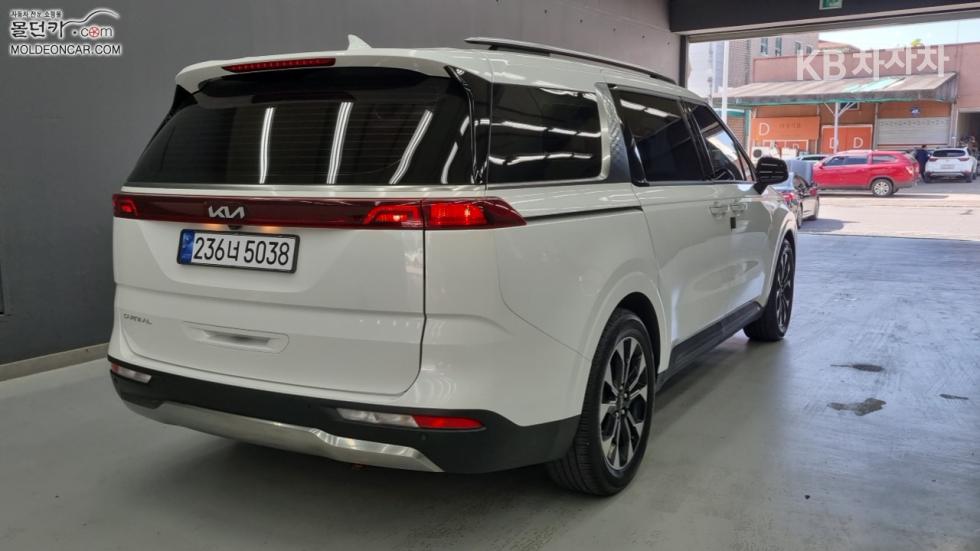 Kia Carnival — miniaturë 2