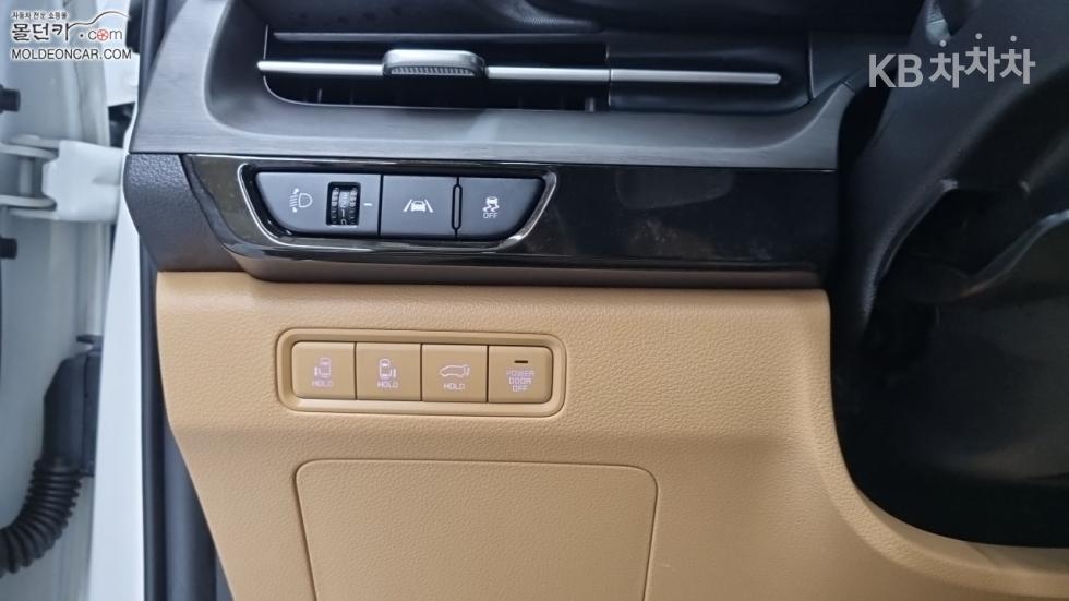 Kia Carnival — miniaturë 16