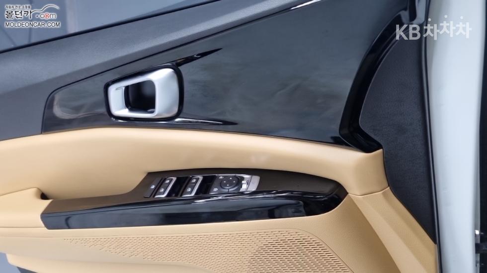 Kia Carnival — miniaturë 17