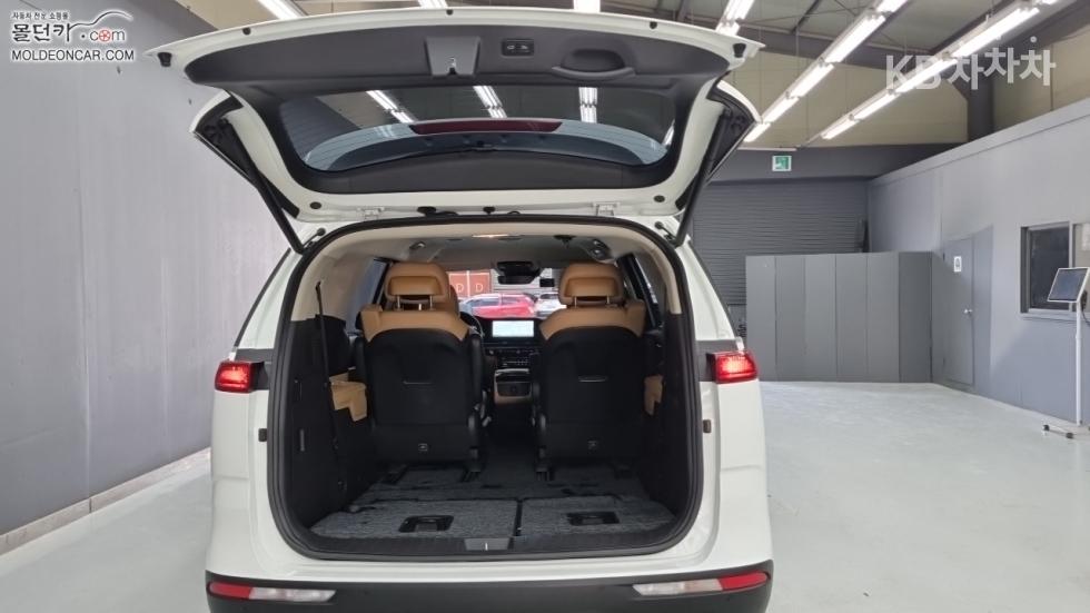 Kia Carnival — miniaturë 18