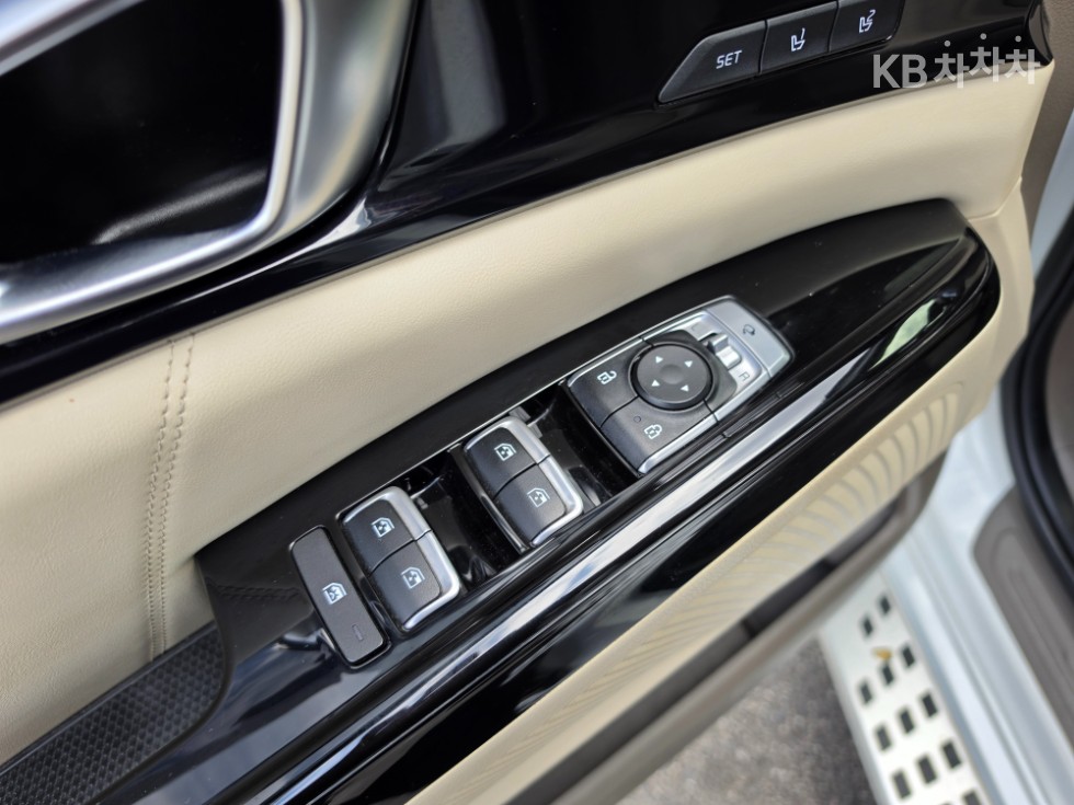 Kia Carnival — miniaturë 15