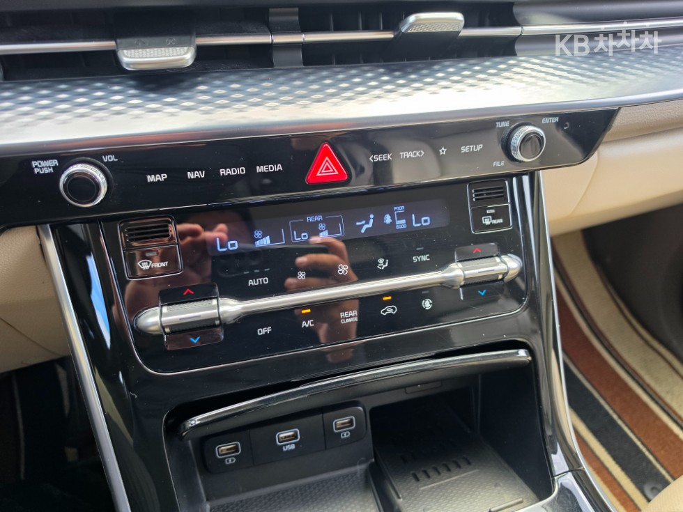Kia Carnival — miniaturë 24