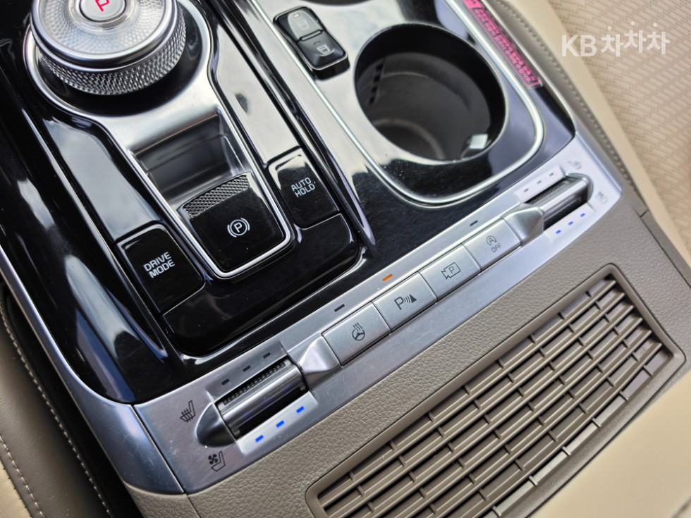 Kia Carnival — miniaturë 26
