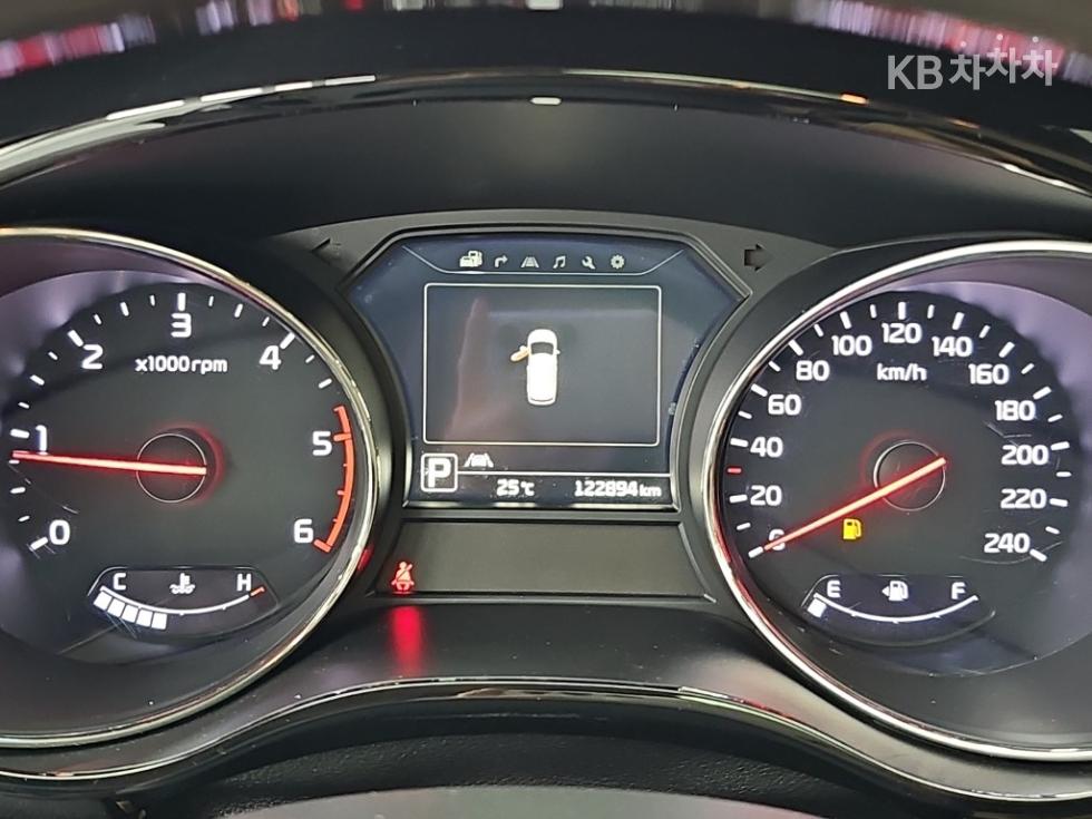 Kia Carnival — miniaturë 6