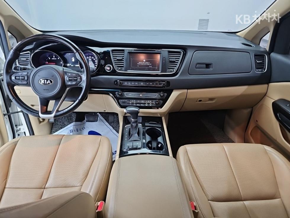 Kia Carnival — miniaturë 7