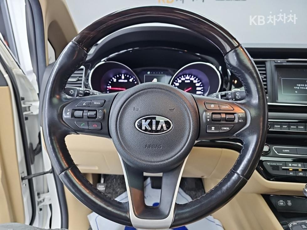 Kia Carnival — miniaturë 9