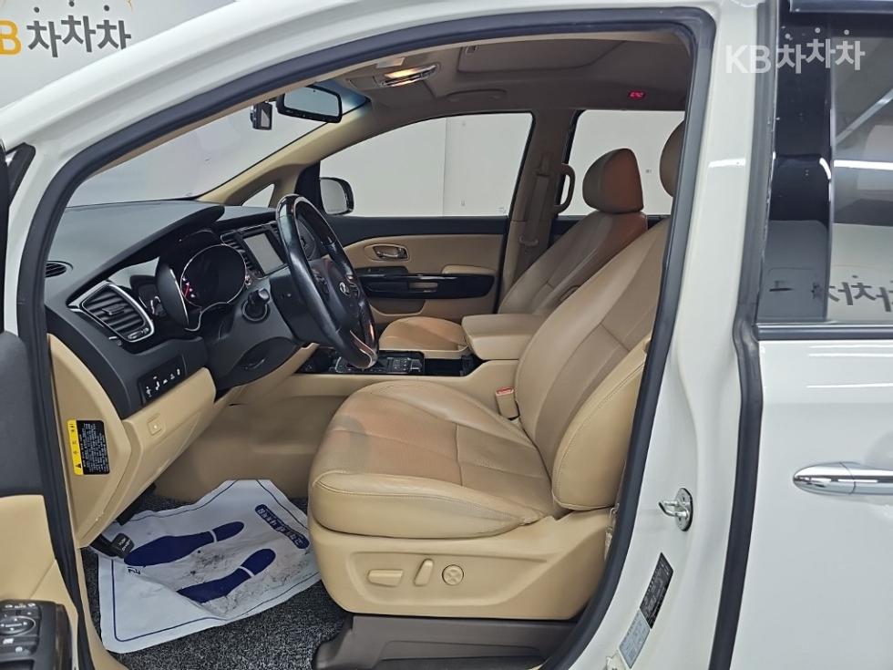 Kia Carnival — miniaturë 11