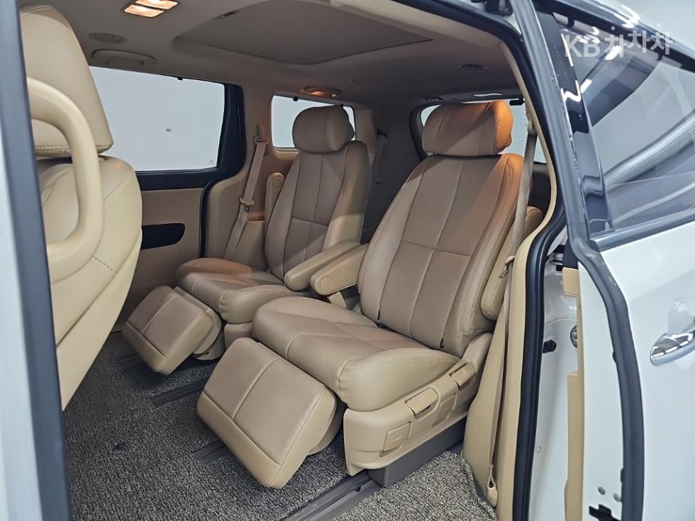 Kia Carnival — miniaturë 12