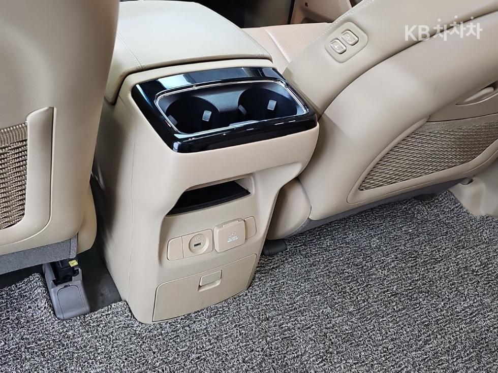Kia Carnival — miniaturë 14