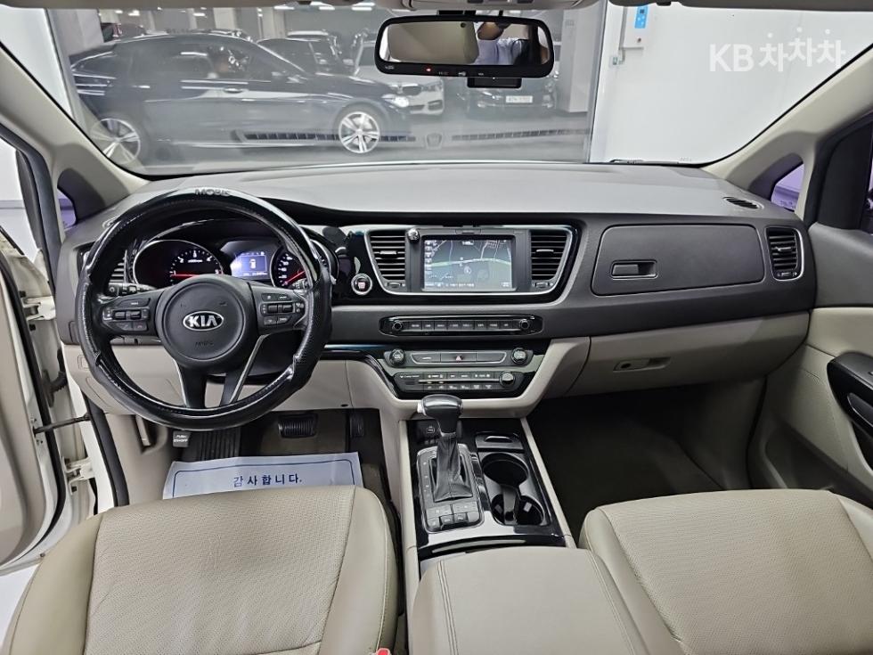 Kia Carnival — miniaturë 7