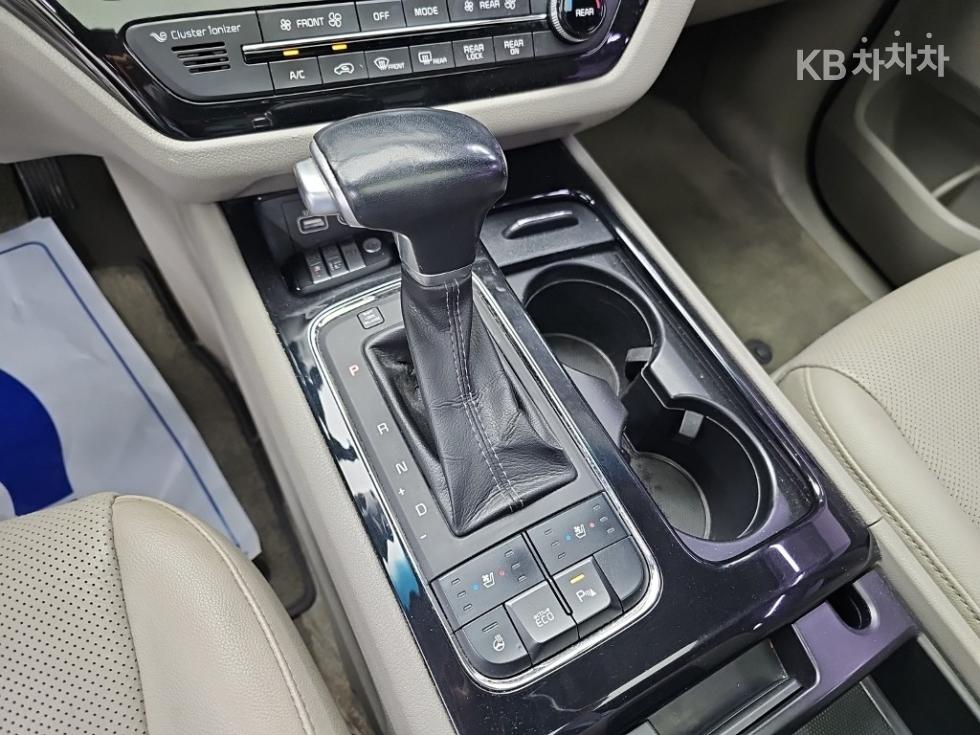 Kia Carnival — miniaturë 8