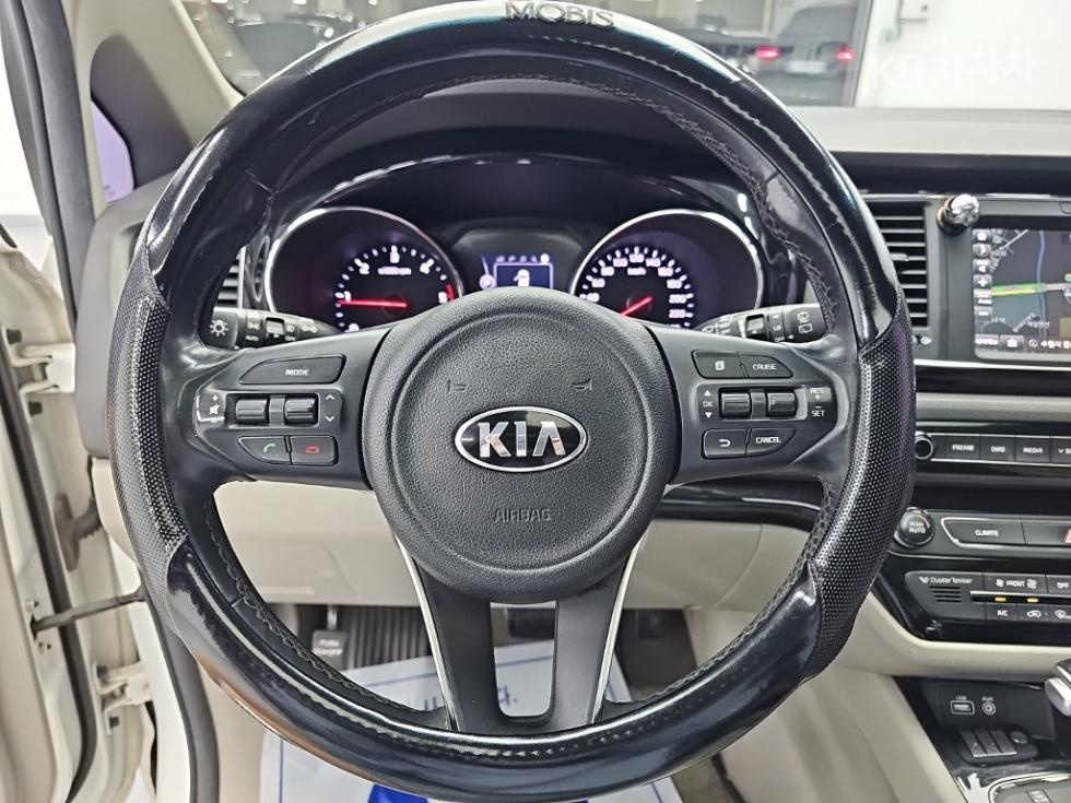 Kia Carnival — miniaturë 9