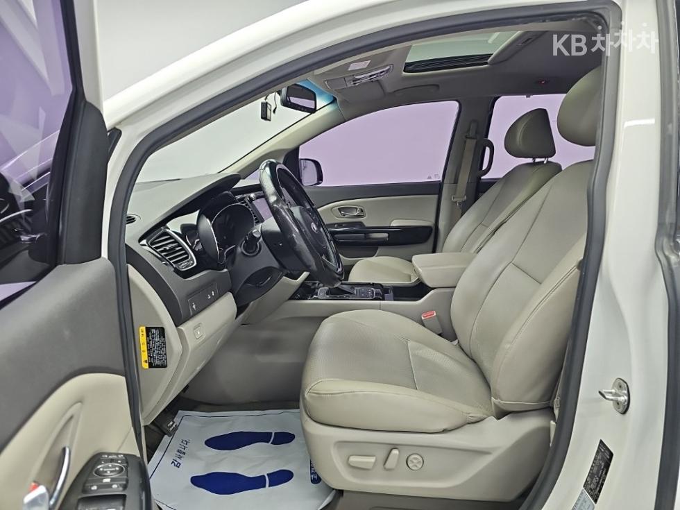 Kia Carnival — miniaturë 11