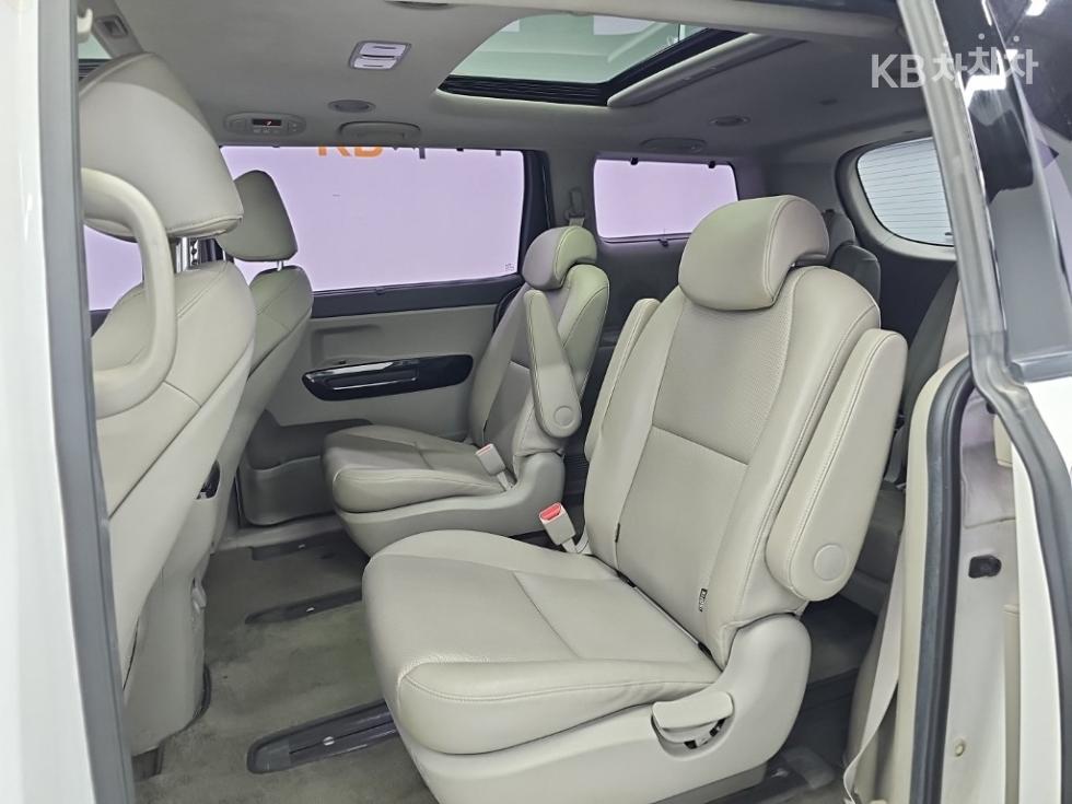 Kia Carnival — miniaturë 12