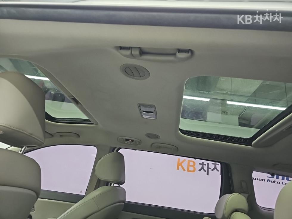 Kia Carnival — miniaturë 15