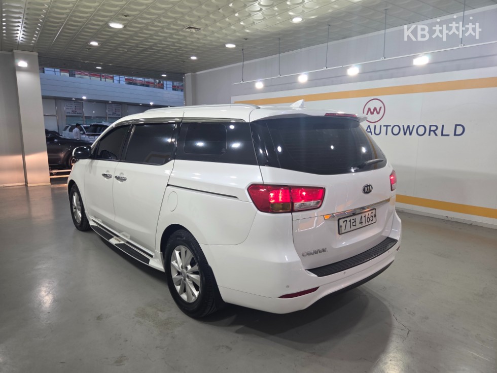 Kia Carnival — miniaturë 2