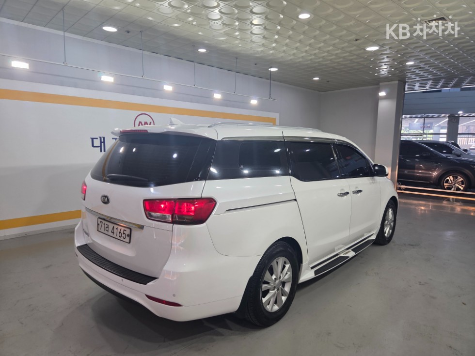 Kia Carnival — miniaturë 3