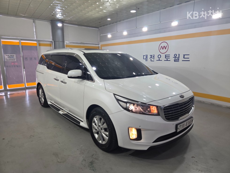 Kia Carnival — miniaturë 4