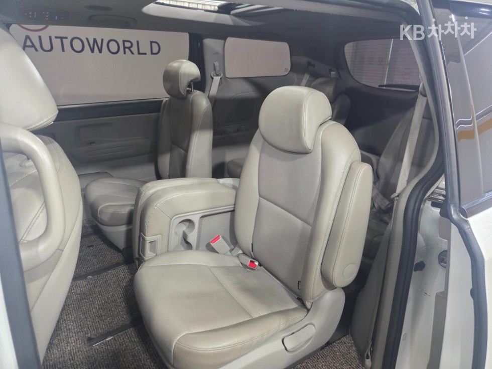 Kia Carnival — miniaturë 7