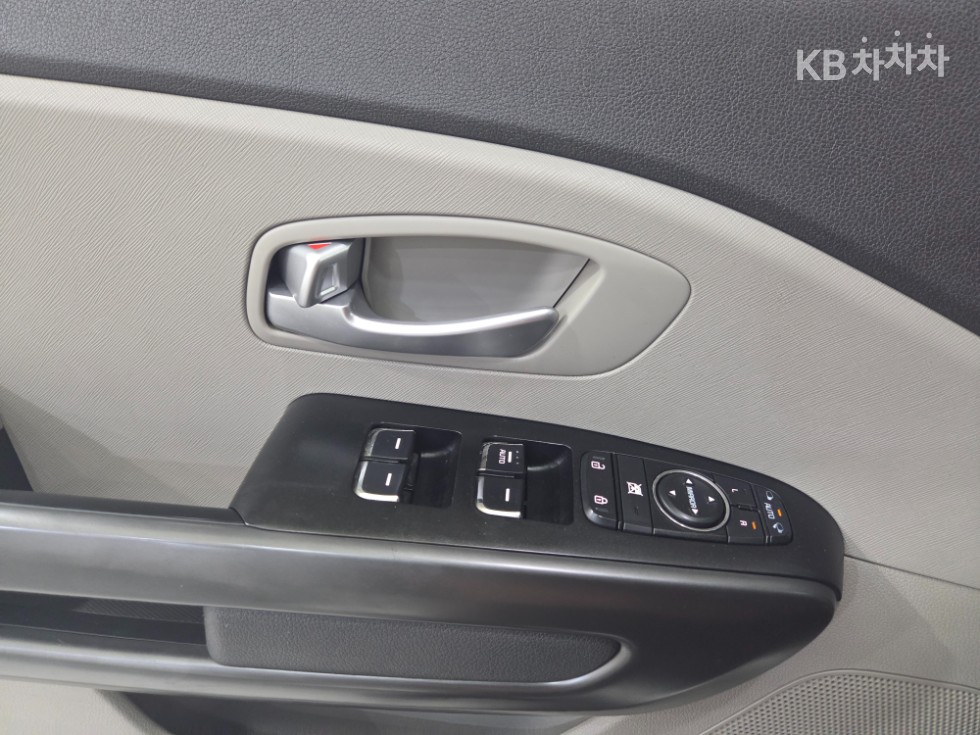 Kia Carnival — miniaturë 9