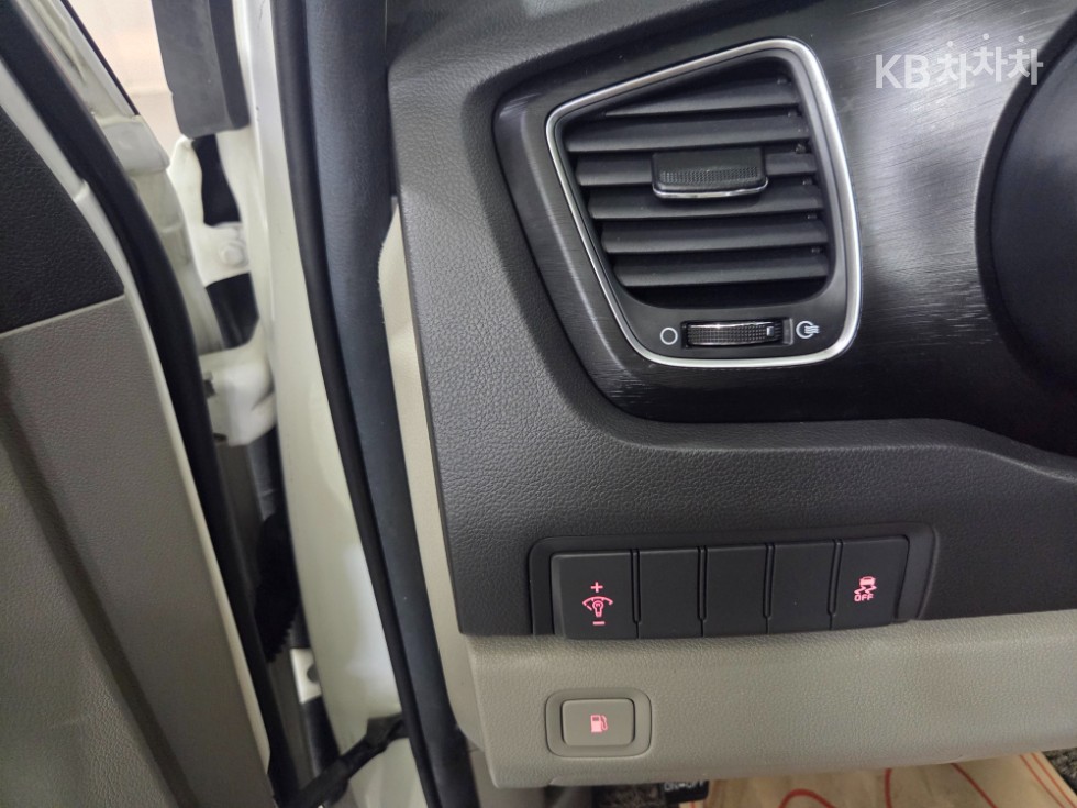 Kia Carnival — miniaturë 10