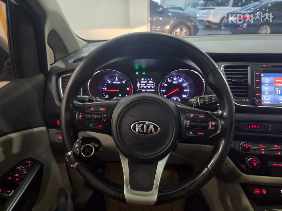 Kia Carnival — miniaturë 12