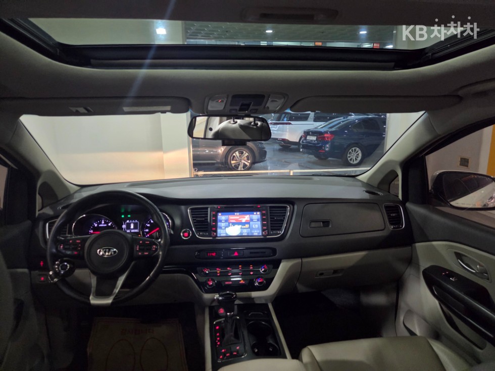 Kia Carnival — miniaturë 13