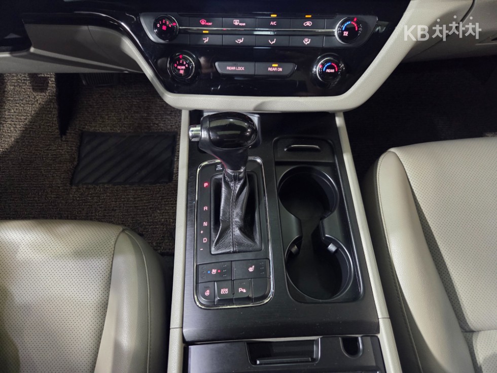 Kia Carnival — miniaturë 14