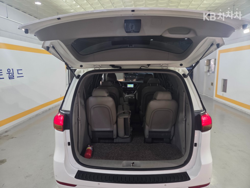 Kia Carnival — miniaturë 17