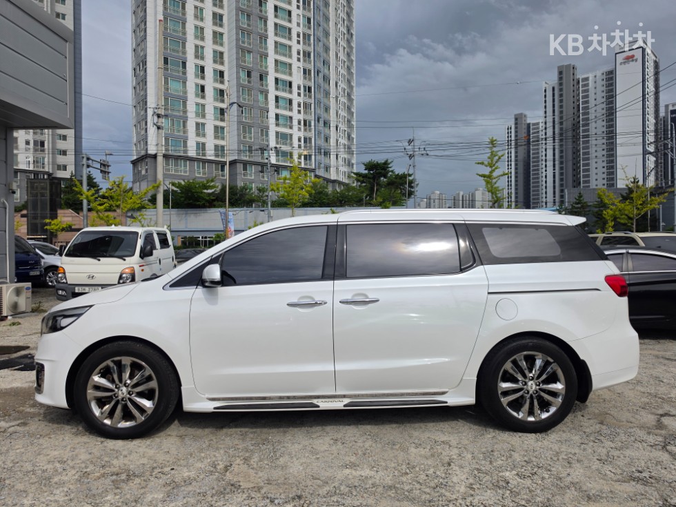 Kia Carnival — miniaturë 3