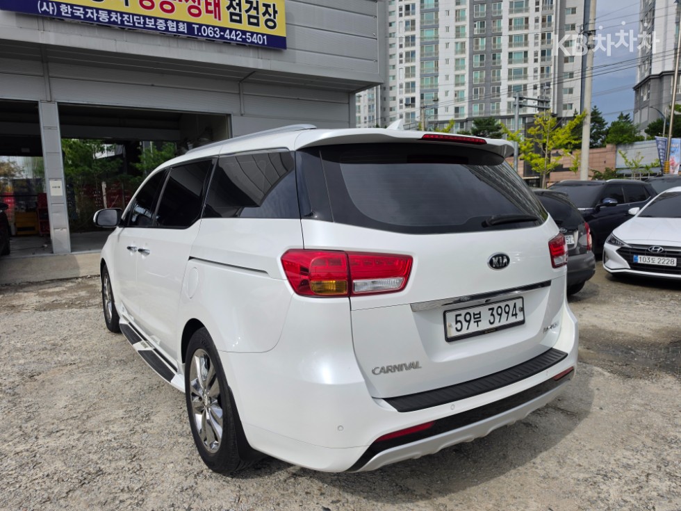 Kia Carnival — miniaturë 4
