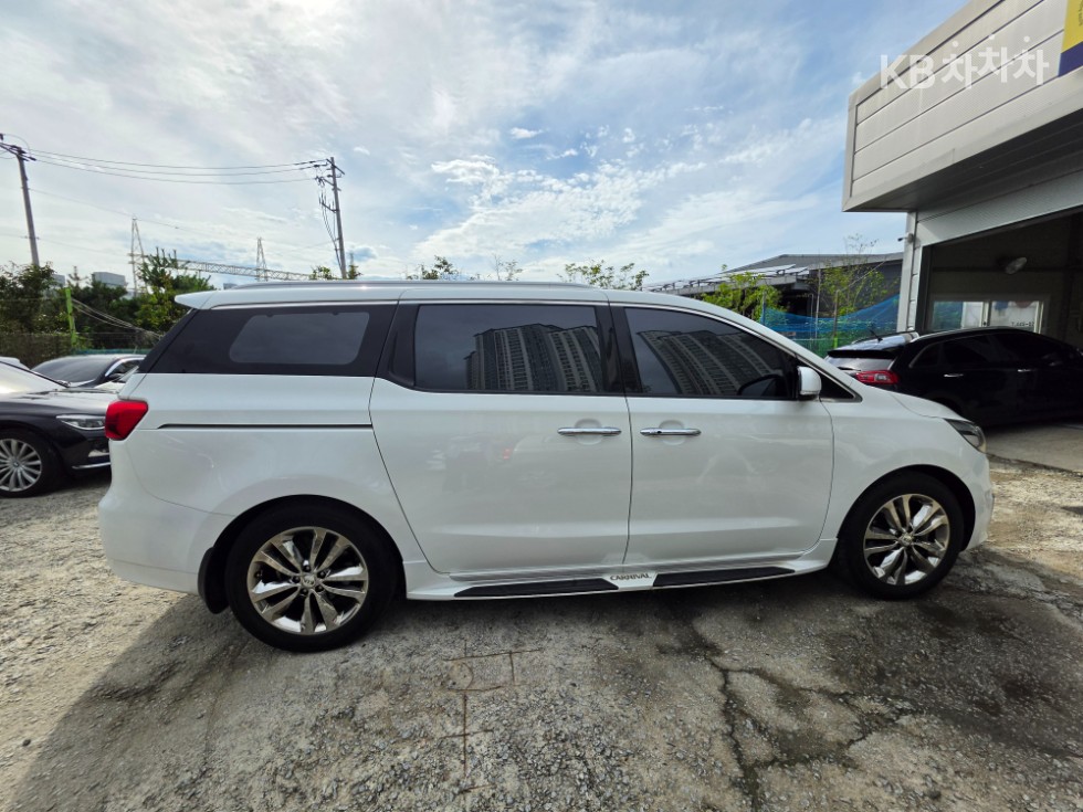 Kia Carnival — miniaturë 6
