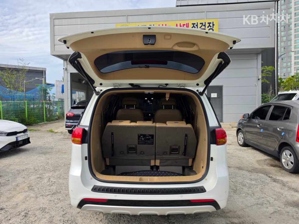 Kia Carnival — miniaturë 7