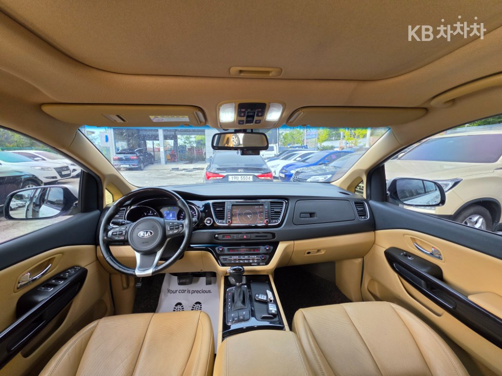 Kia Carnival — miniaturë 8