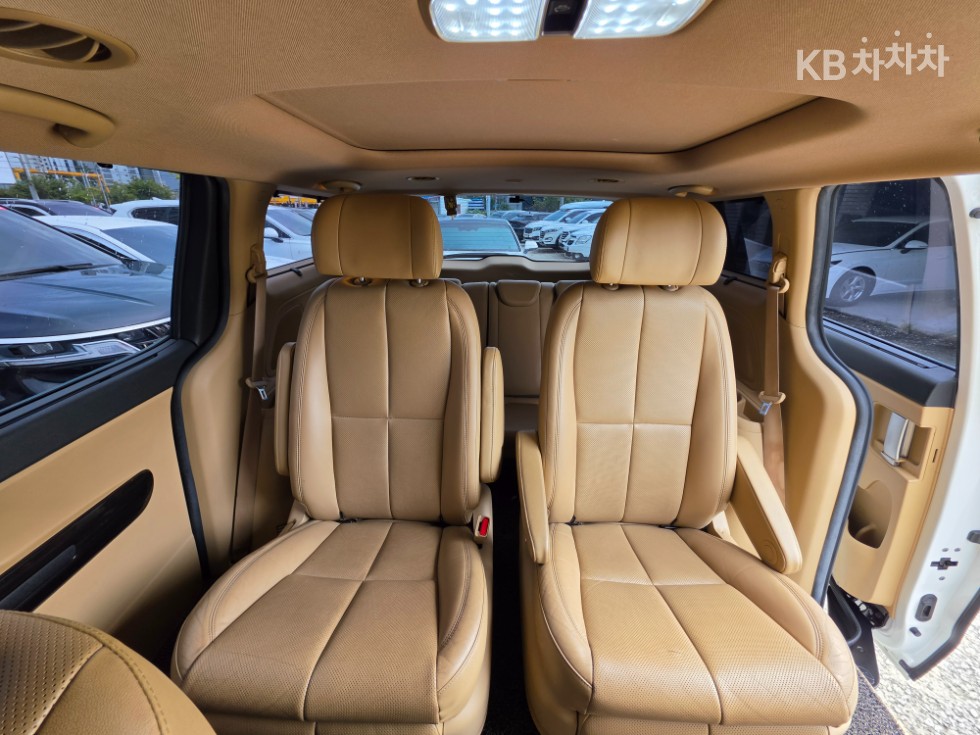 Kia Carnival — miniaturë 9