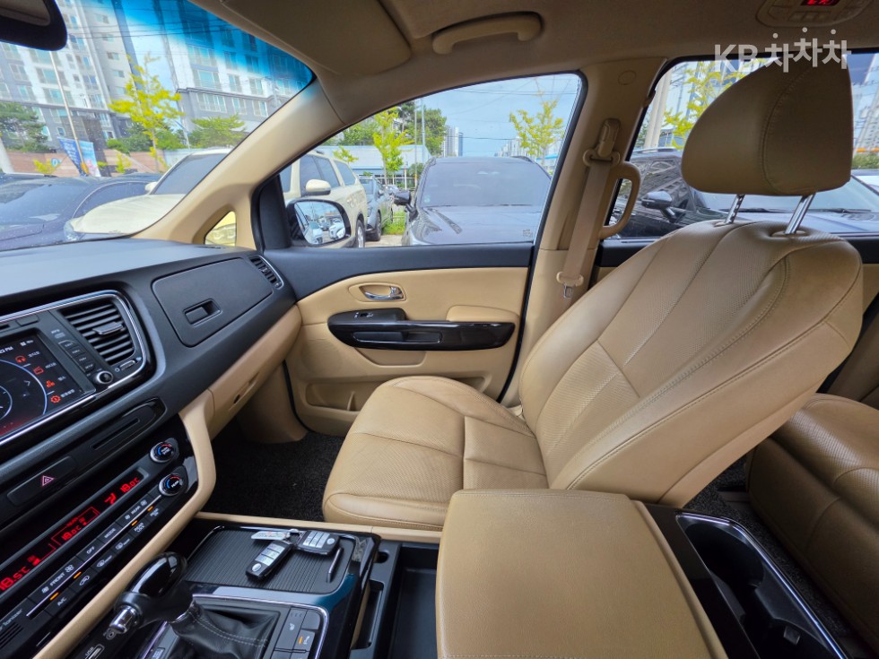 Kia Carnival — miniaturë 11