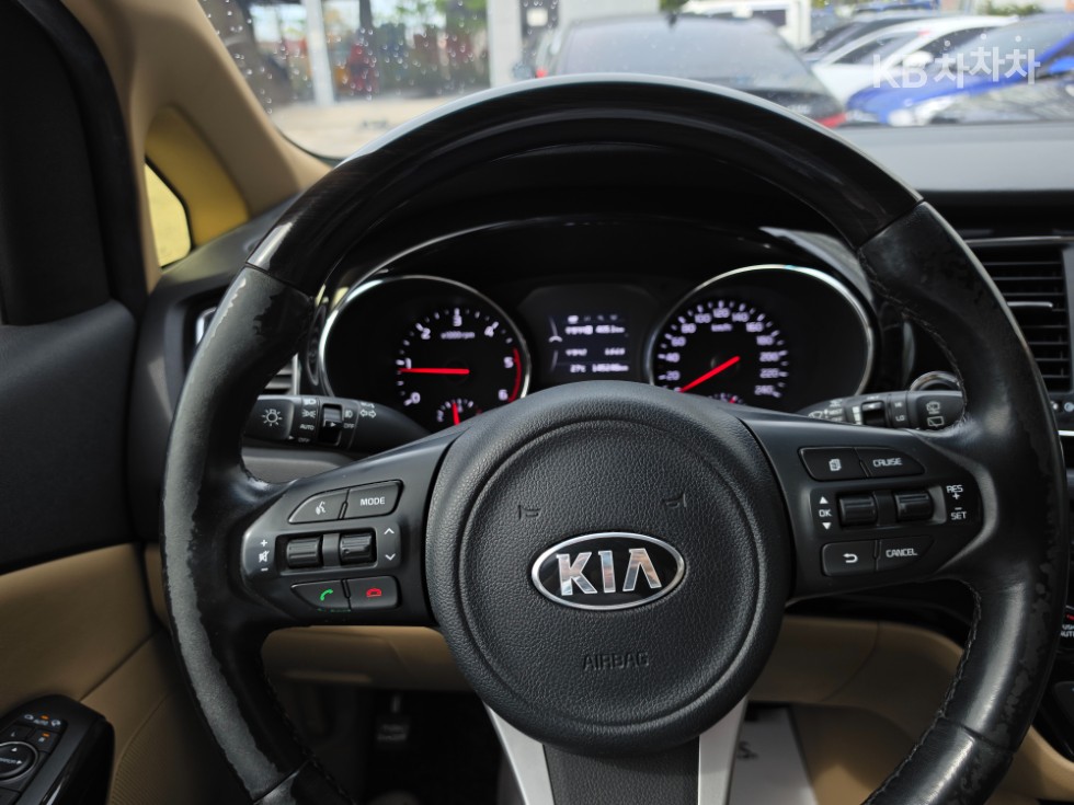 Kia Carnival — miniaturë 14