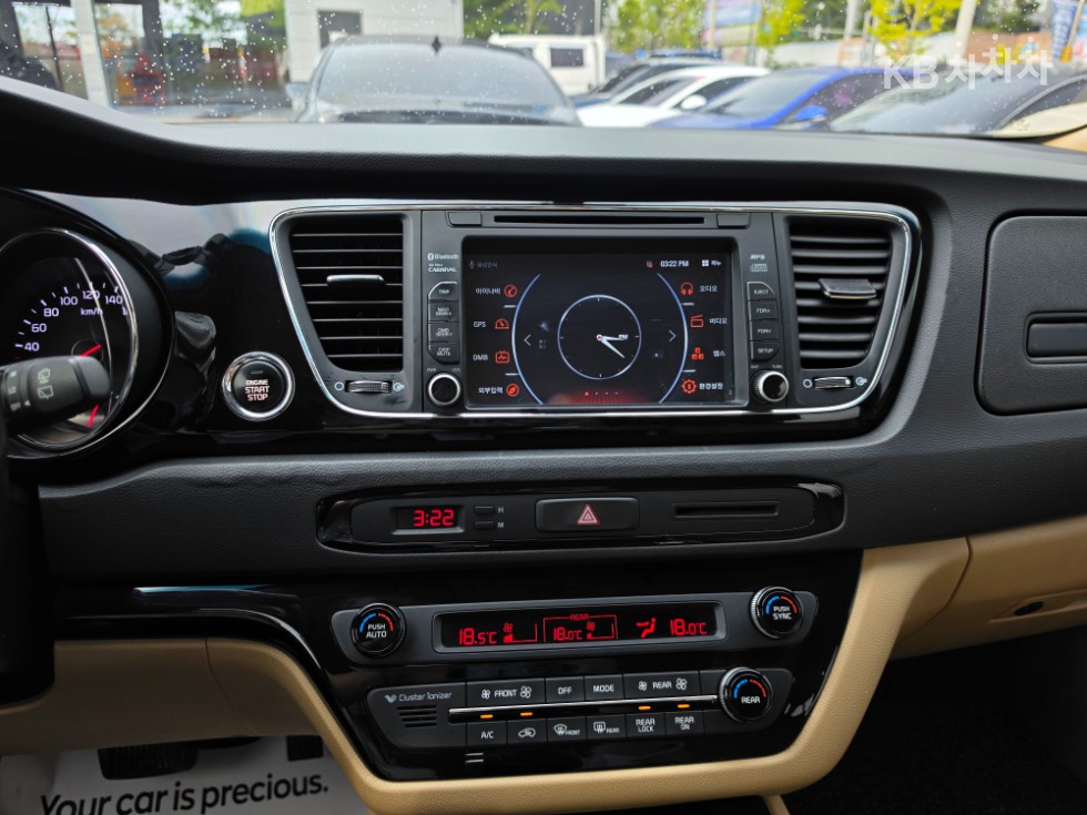 Kia Carnival — miniaturë 16
