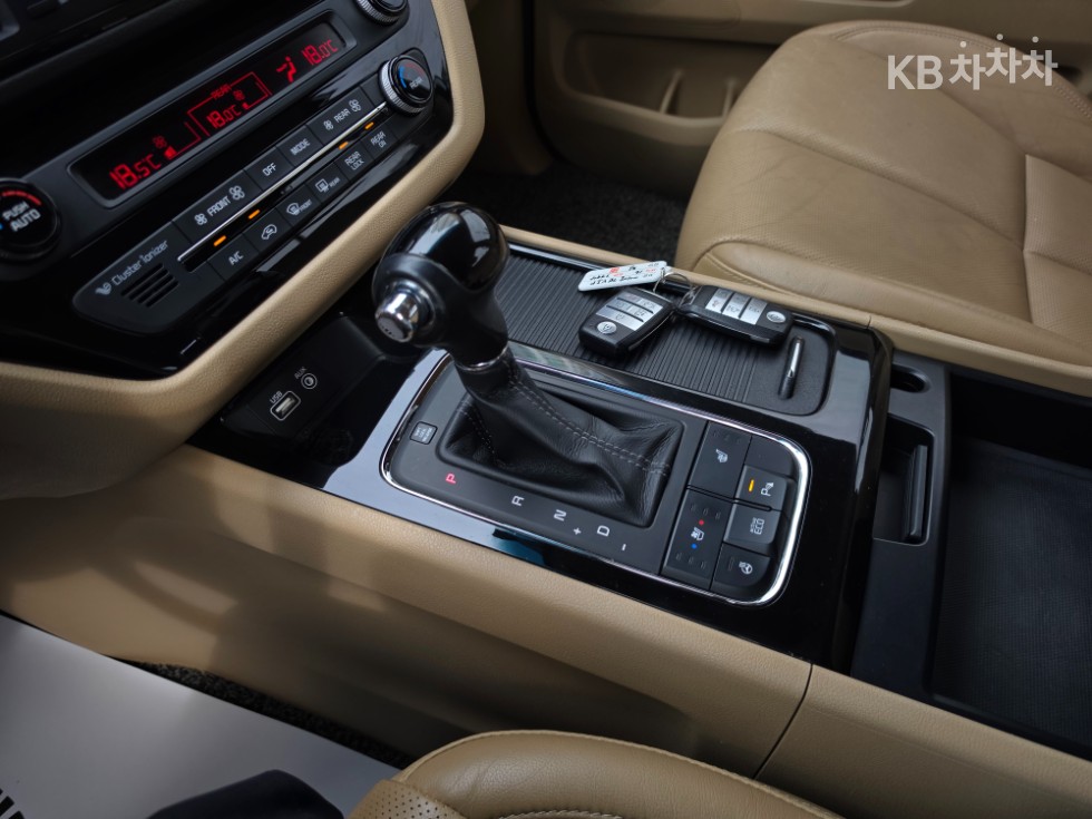 Kia Carnival — miniaturë 17